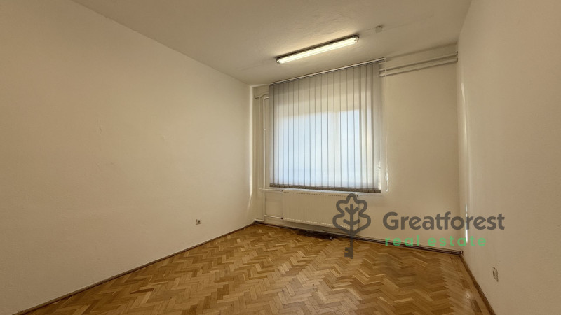 Debrecen, City South-East, office in office building  