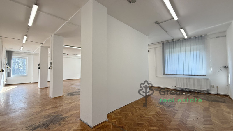 Debrecen, City South-East, office in office building  