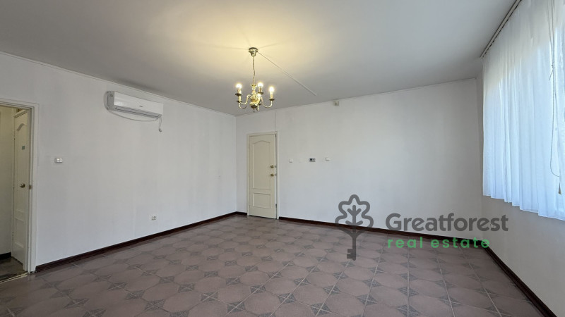 Debrecen, Greatforest Area, office not in office building  