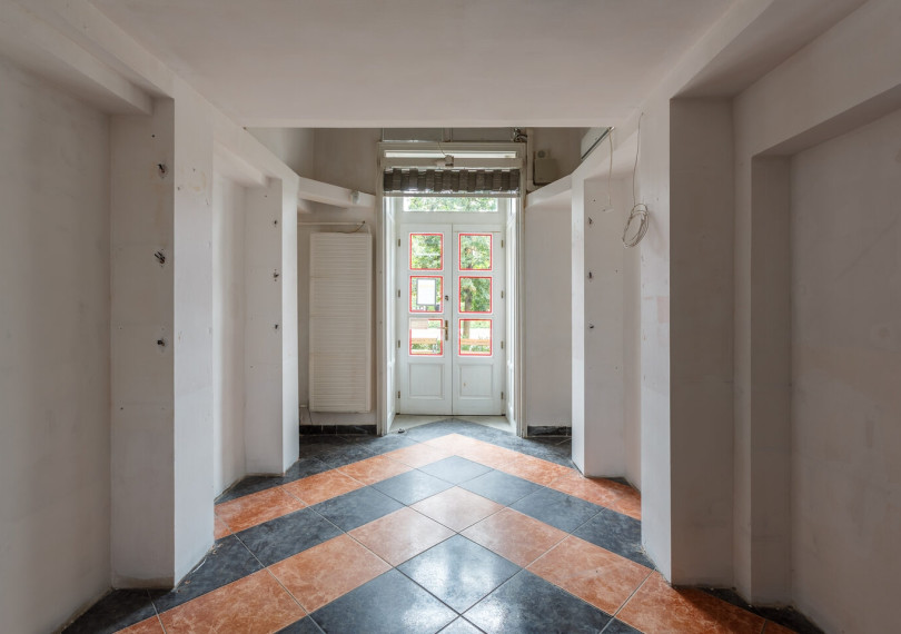 Commercial Premises Not In Shopping Center