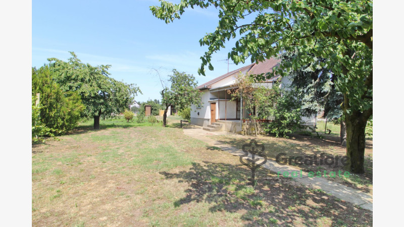 Debrecen, Biczó István kert, family house in periferical area  