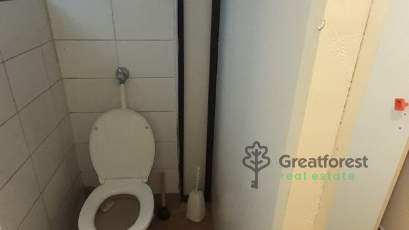 Debrecen, Pércsikert, commercial premises not in shopping center  