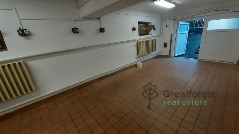 Debrecen, Pércsikert, commercial premises not in shopping center  