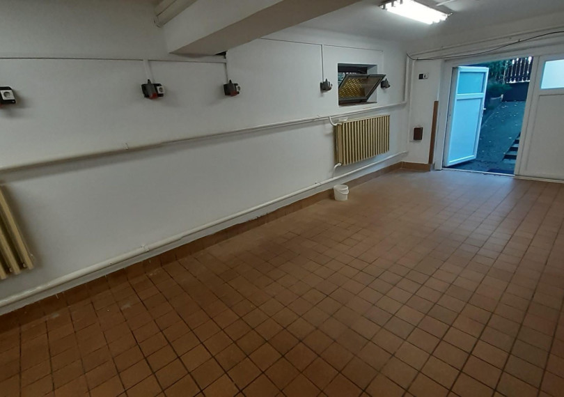 Commercial Premises Not In Shopping Center