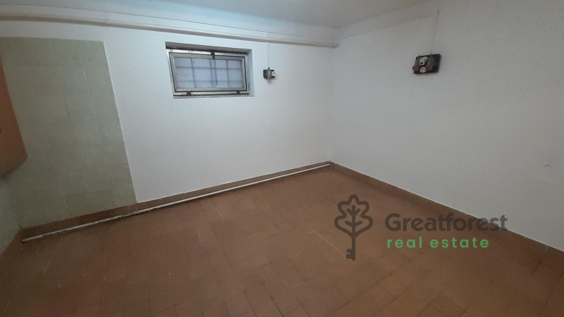 Debrecen, Pércsikert, commercial premises not in shopping center  