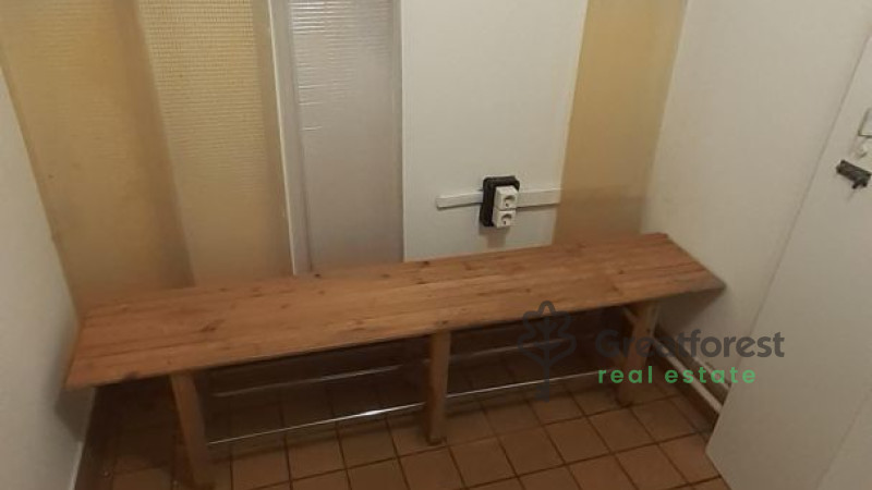 Debrecen, Pércsikert, commercial premises not in shopping center  