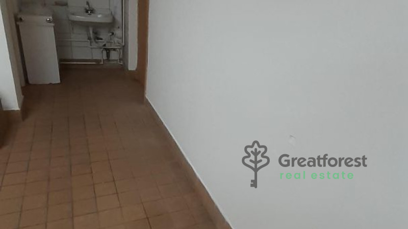 Debrecen, Pércsikert, commercial premises not in shopping center  