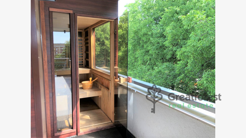 Debrecen, Bem Square, flat  