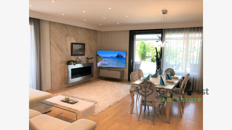 Debrecen, Bem Square, flat  