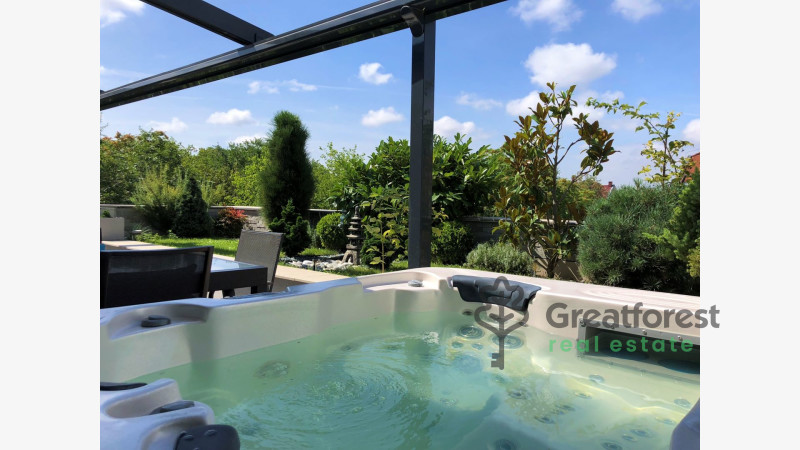 Debrecen, Bem Square, flat  