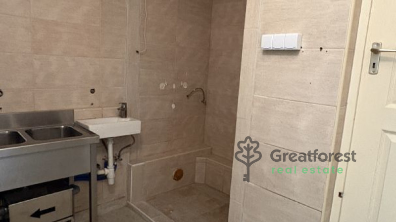 Debrecen, Close To City Center, commercial premises not in shopping center  