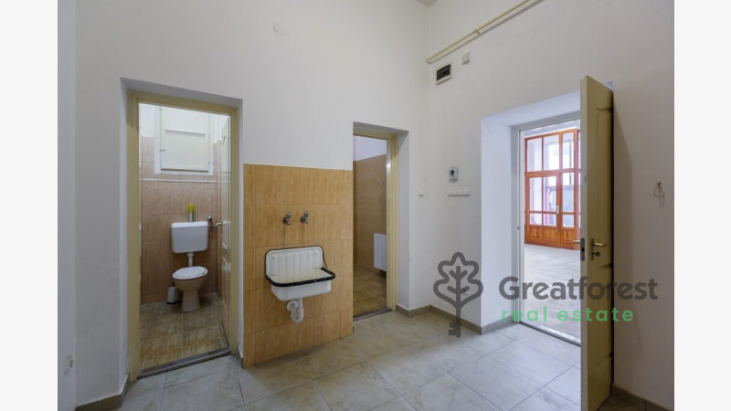 Debrecen, City Center, commercial premises not in shopping center  