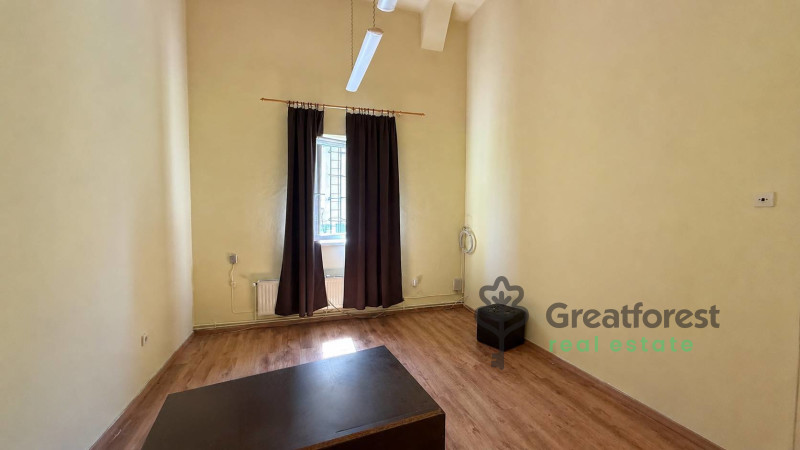 Debrecen, Close To City Center, office in office building  