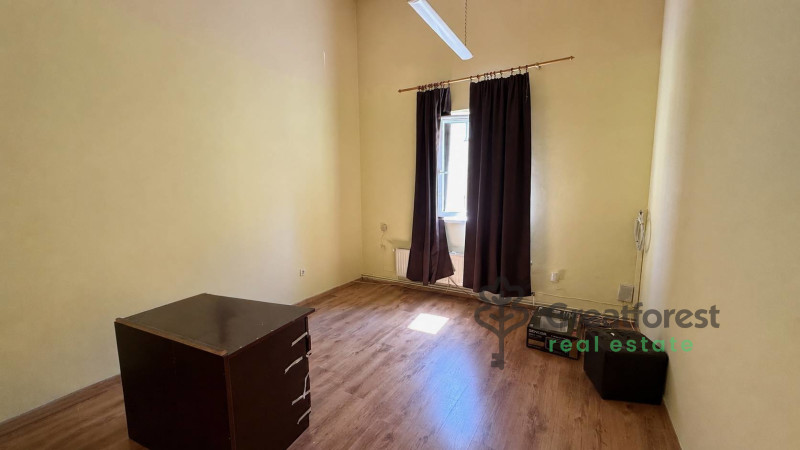 Debrecen, Close To City Center, office in office building  
