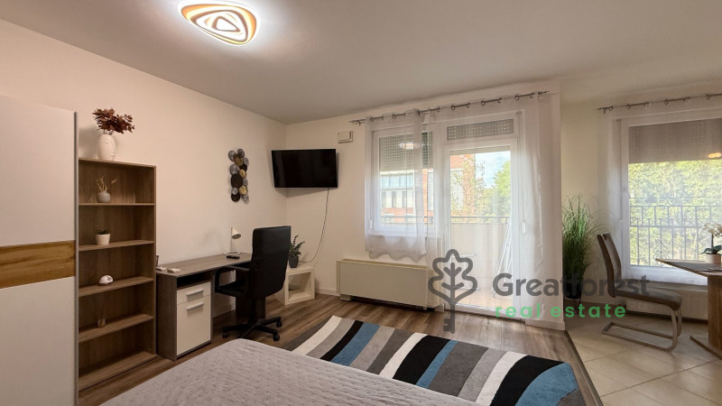 Debrecen, Bem Square, flat  