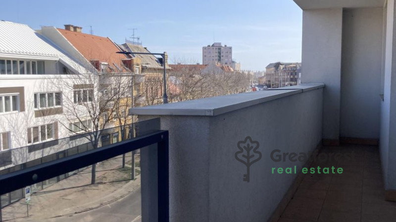 Debrecen, City Center, flat  